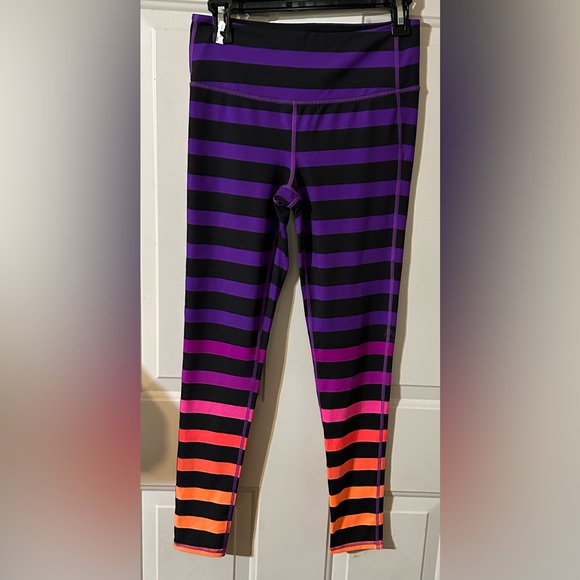 Athleta Pants - Athlete. Stripped leggings